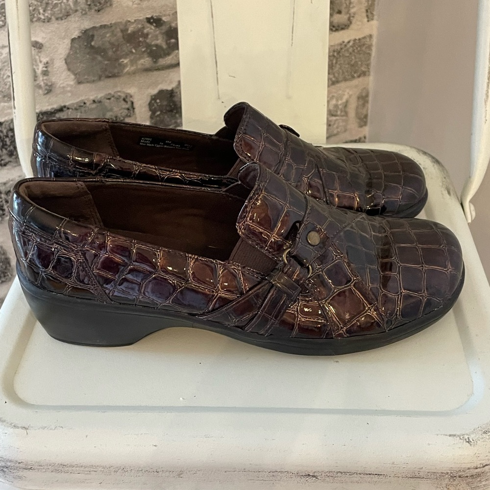 Clarks Bendables Alligator Print Slip On Shoes 8m - image 5